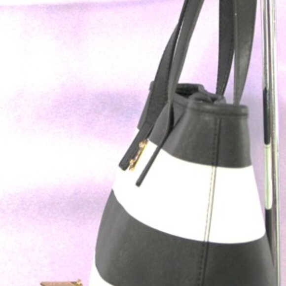 Michael Kors Jet Set Travel Large Tote & Zip Wallet Set – Black & White Saffiano - Picture 4 of 15